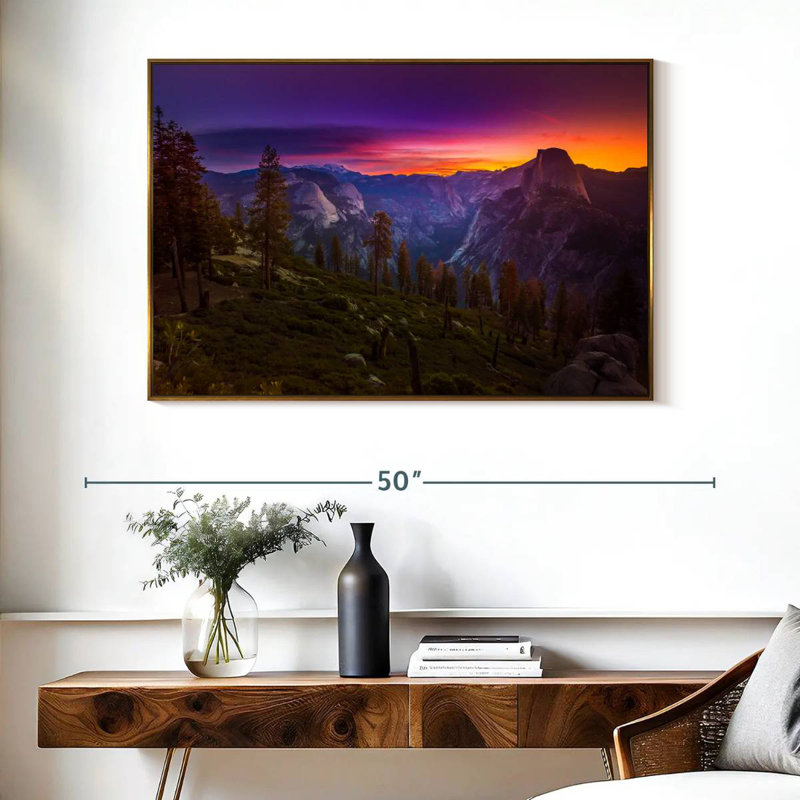 Lever de soleil sur un demi-dôme, Cadre flottant doré, 40 po x 27 po