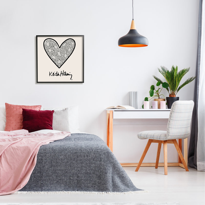 «Keith Haring People Inside Heart» par Ros Ruseva - impression, L 24 po x H 24 po, Giclée encadrée noir minuit