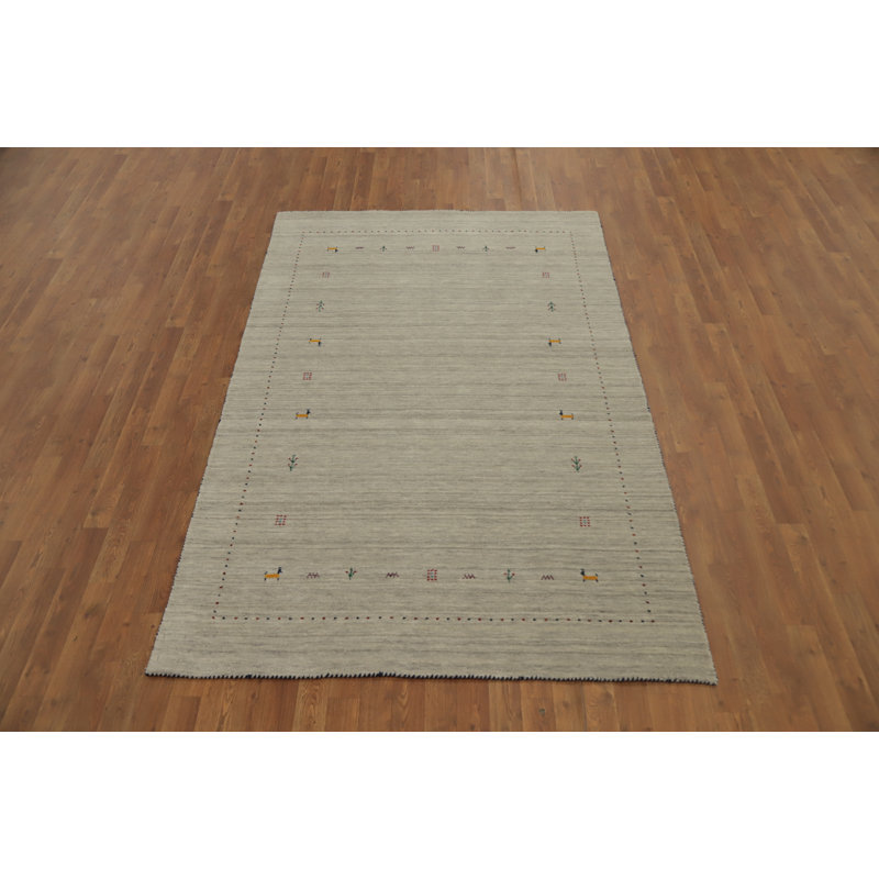 Tapis raffiné de style Gabbeh 5 x 8 avec des motifs tribaux discrets