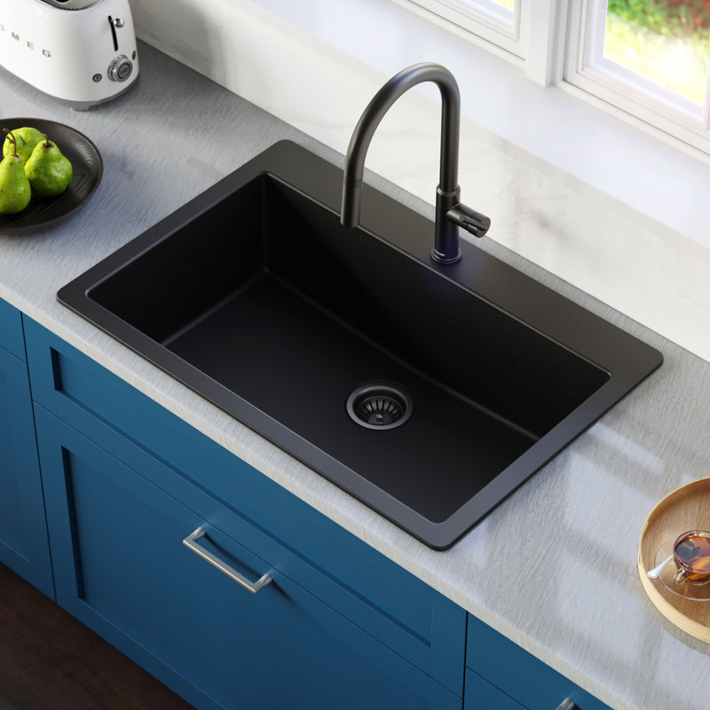 Évier de cuisine à simple cuve à montage sur plan avec robinet 33 po x 22 po Karran Quartz, Noir mat