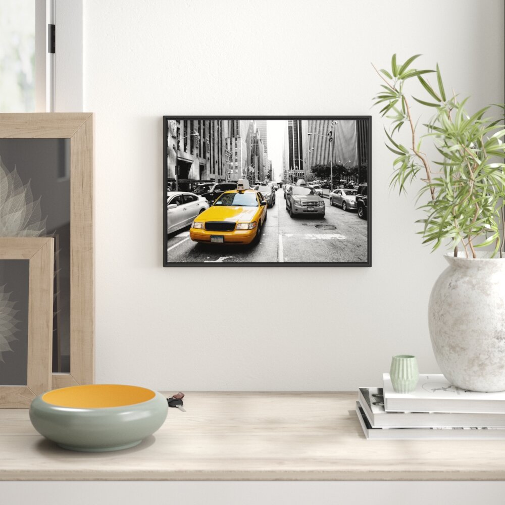 Gerahmtes Wandbild Gelbes Taxi in New York