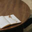 Table basse ronde de style Wabi-sabi