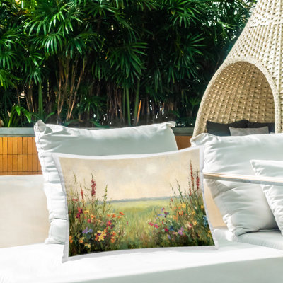 Coussin d'extérieur imprimé Serene Dream par Petal Prints Design