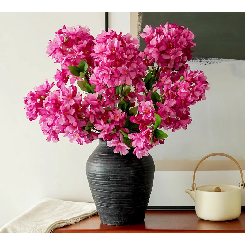 Décoration de fleurs simulées