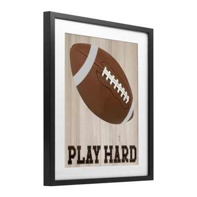«Play Hard Football», reproduction encadrée sous verre, conception de Marcus Prime