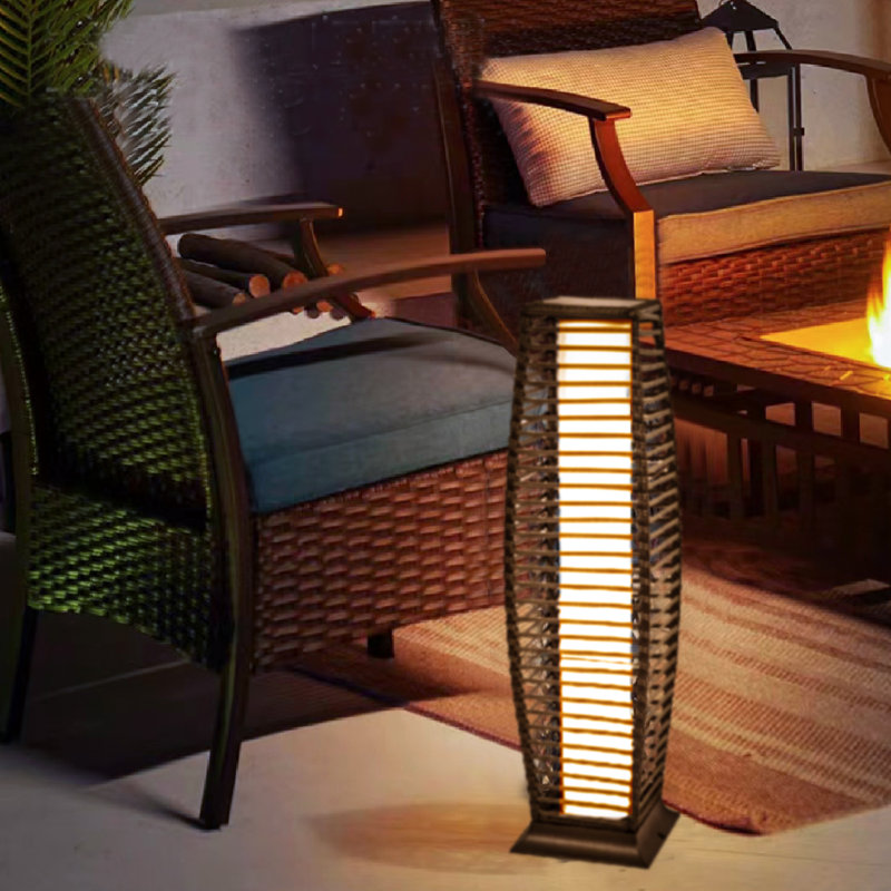 Lampe sur pied en rotin 