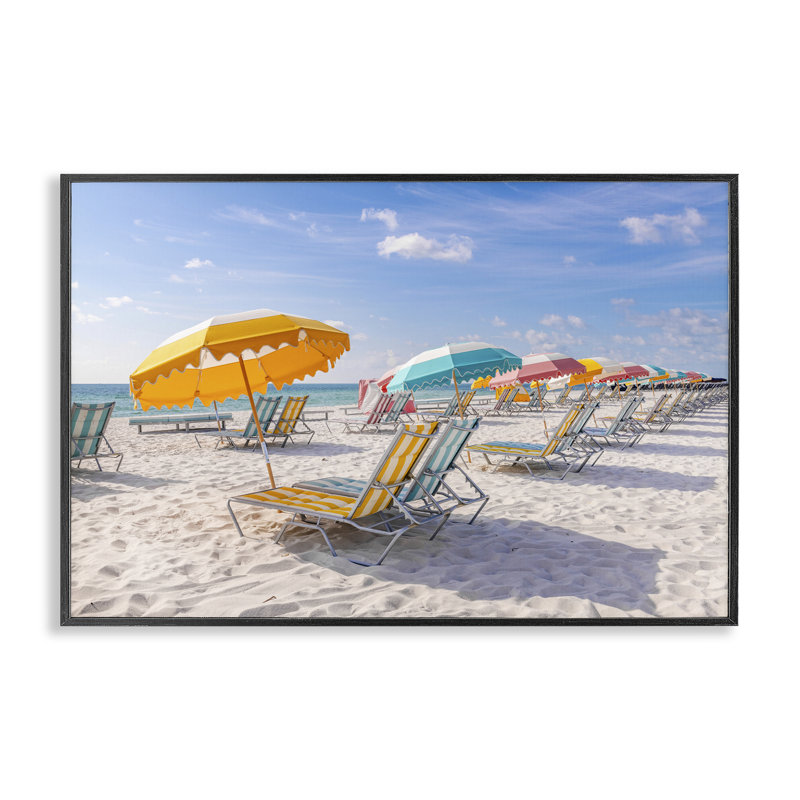 Parapluie rayé sur une plage ensoleillée, estampe numérique, design par Richard Silver, H 12 po x l 18 po