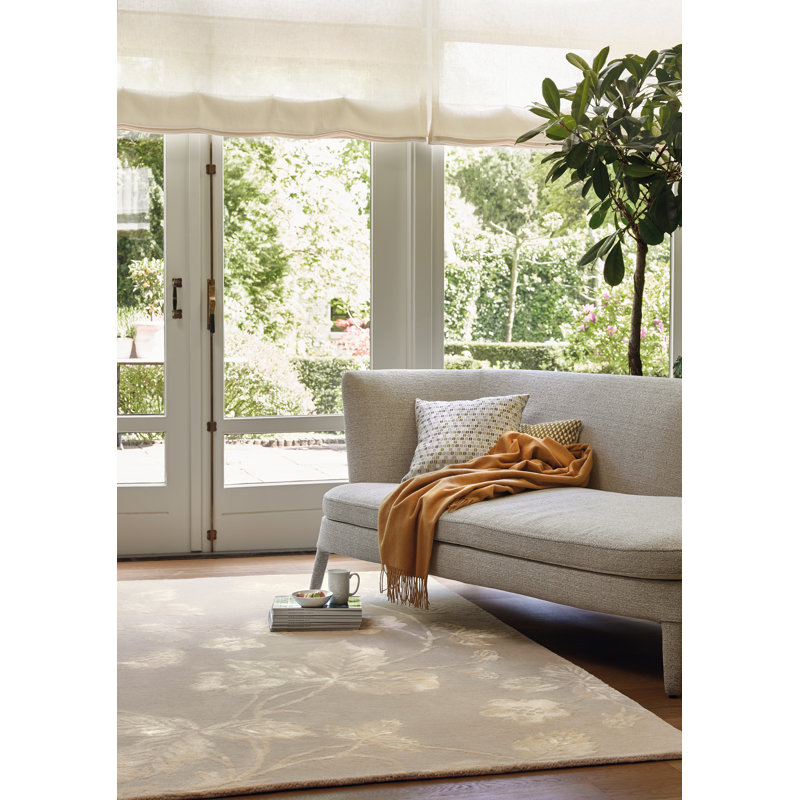 Hand Tufted Floral Area Rug in Cream/Beige, Rectangle 5'7" x 7'10"