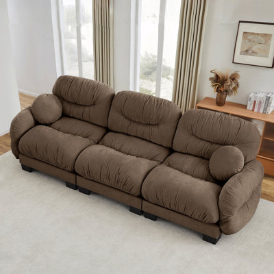 Canapé modulaire confortable en tissu de chenille plissé 3 places avec siège ergonomique en mousse haute densité, accoudoirs arrondis arrondis et 2 coussins décoratifs ronds, brun