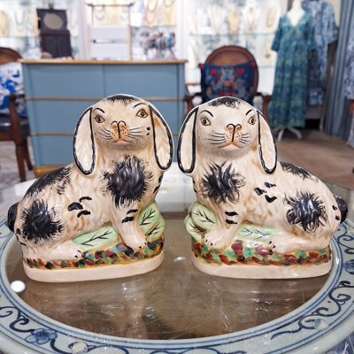 Petite figurine de lapin Staffordshire