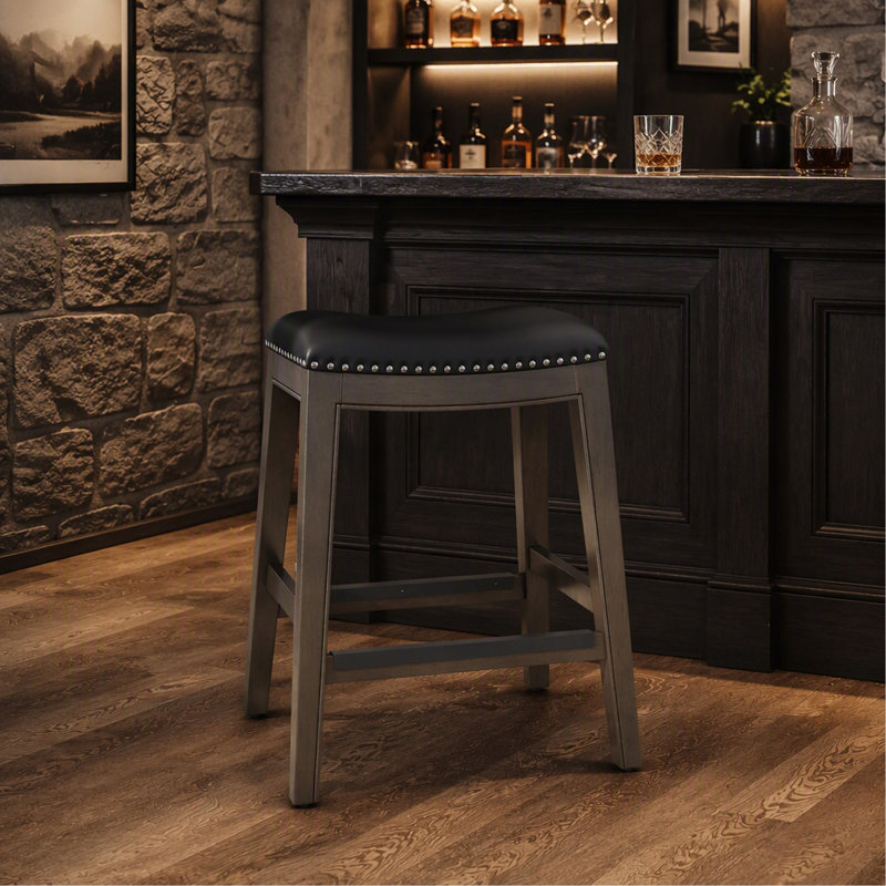 Tabouret de bar de 61 cm (24 po), fini gris vieilli, siège en cuir noir