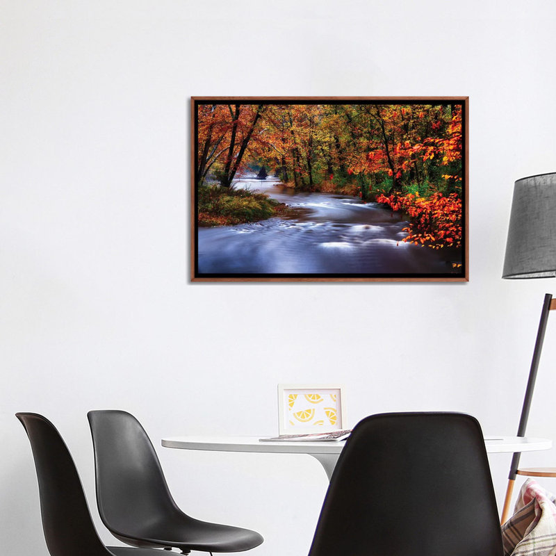 Méandres de la rivière Lamingtorn avec des couleurs d'automne, New Jersey, Cadre flottant classique en bois