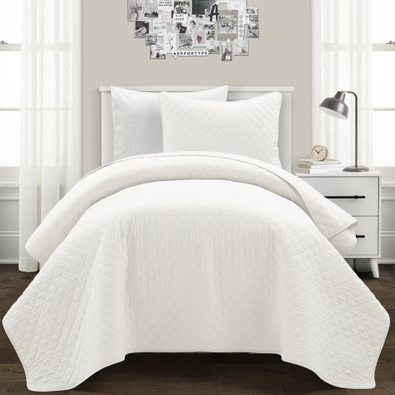 Ava Diamond Standard Cotton Modern & Contemporary Quilt Set, White, California King Quilt + 2 King Shams