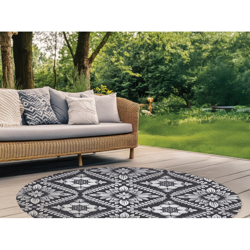 Talia Outdoor Area Rug, Round 5'