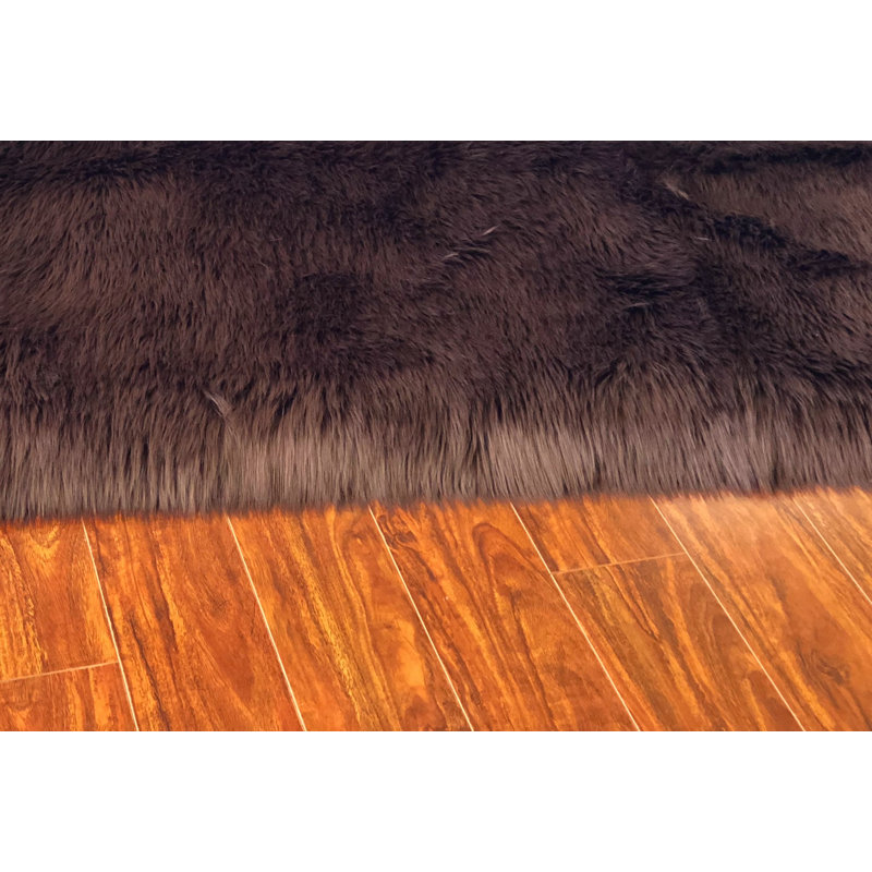 Whisenhunt Performance Faux Sheepskin Washable Indoor Rug, Oval 8' x 11'