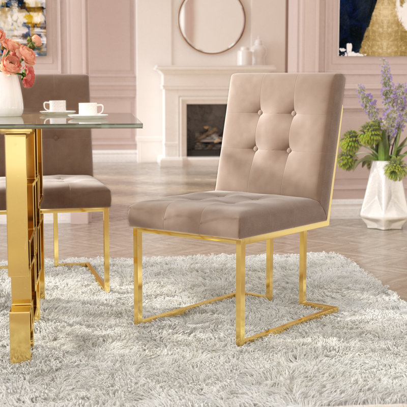 Chaise d'appoint en velours capitonné Chakevia, Velours beige, Or