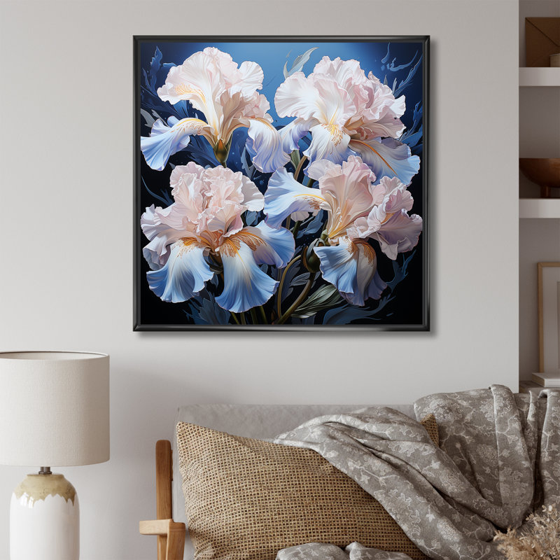 Iris baignant dans une aura argentée au clair de lune II sur toile, H 30 po x l 30 po x P 1 po, Cadre flottant noir