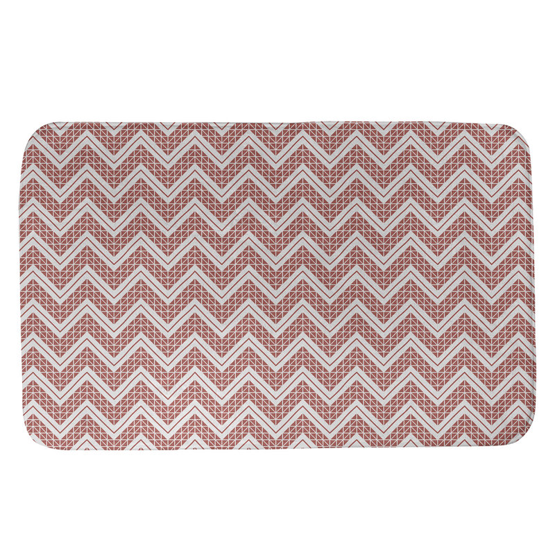 Tapis pour salle de bain à motif à chevrons à la main Stephenie, l 21 po x L 34 po, Rouge / ivoire