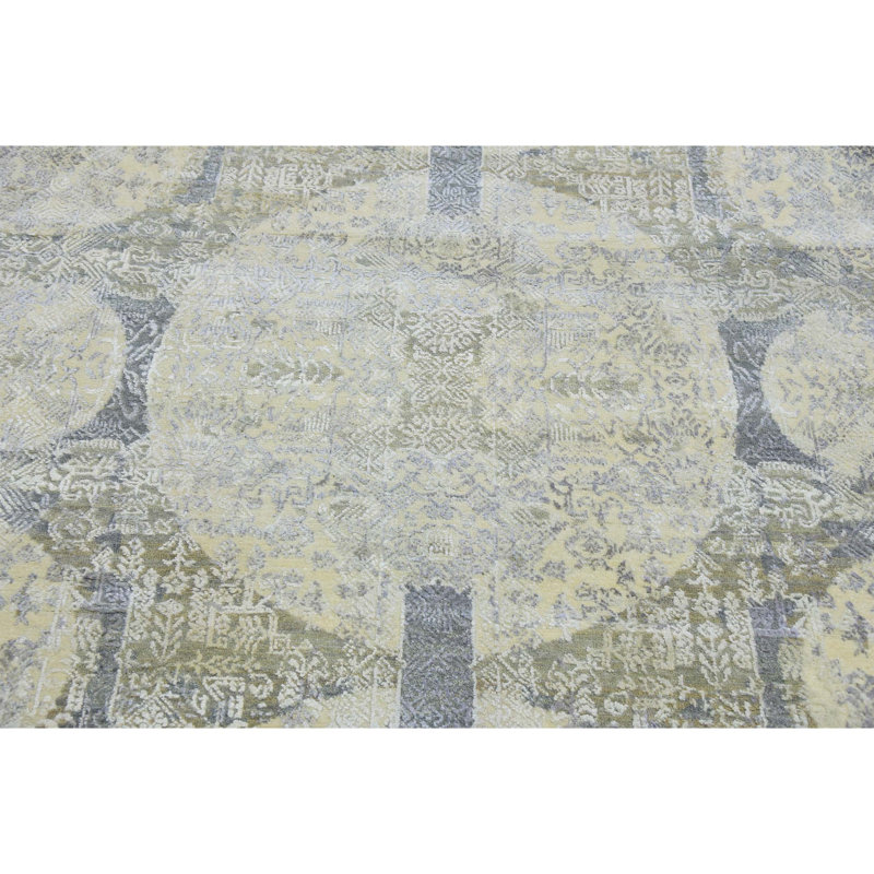 Geometric Area Rug in Gray/Ivory