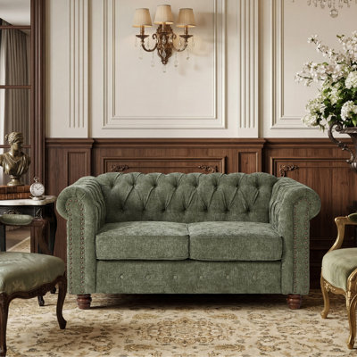Causeuse Chesterfield de 61 po Perry avec canapé roulé et garniture cloutée