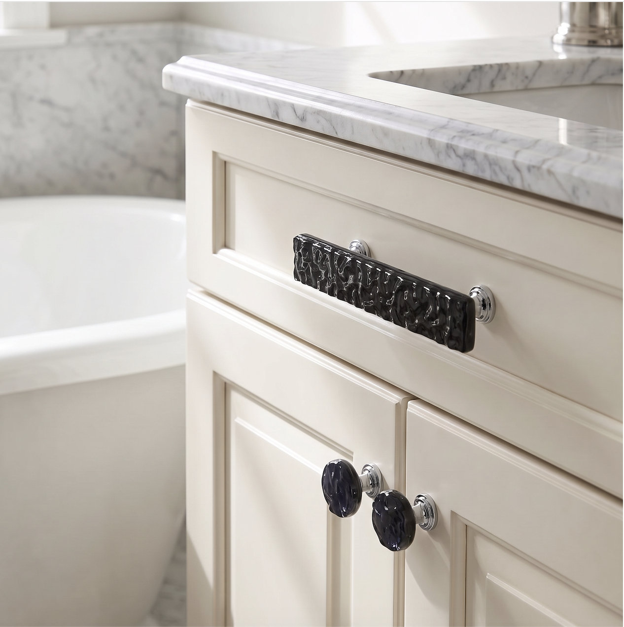 Glacier Skinny Rectangular Cabinet Knob, Satin Nickel, Black