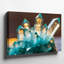 Toile, gros plan, grappe de cristaux muraux translucides chatoyants dans des tons de turquoise et de bleu avec art mural sur toile-1906860304