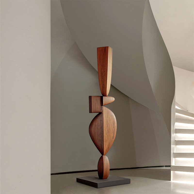 Ornements de sculpture sur bois brun abstrait