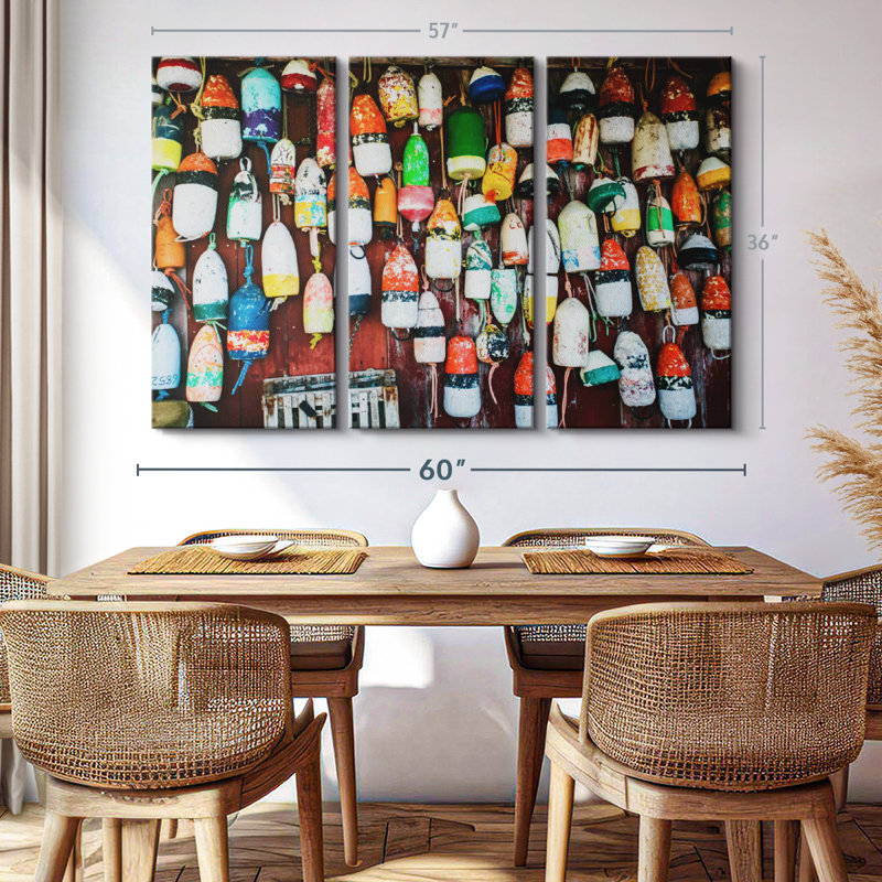 «Hanging Lobster Buoys», 3 pièces sur toile, H 36 po x l 57 po x P 1,25 po