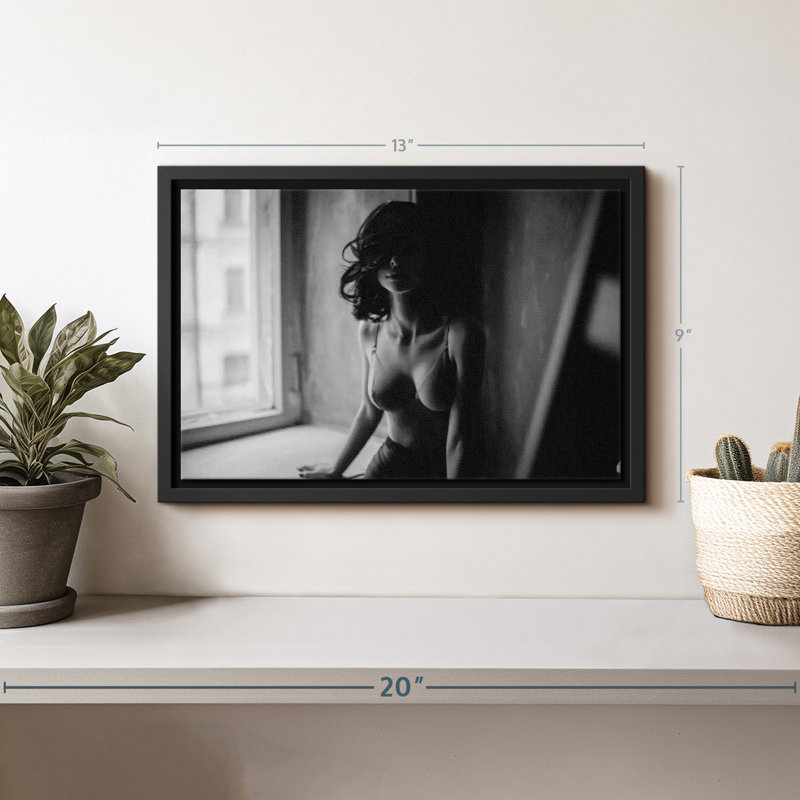 Femme séduisante, reproduction sur toile, H 9 po x l 13 po