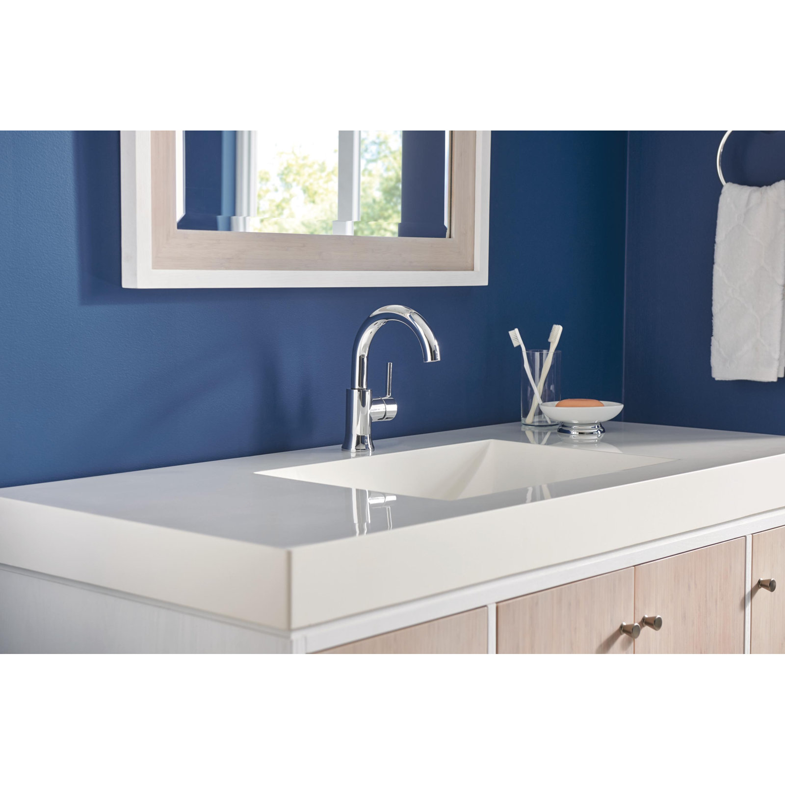 Trinsic Single-Hole Bathroom Faucet with Drain, Chrome
