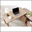 Poste de travail en L avec crédence de rangement, porte de grange coulissante et conception réversible pour bureau à domicile au fini noisette