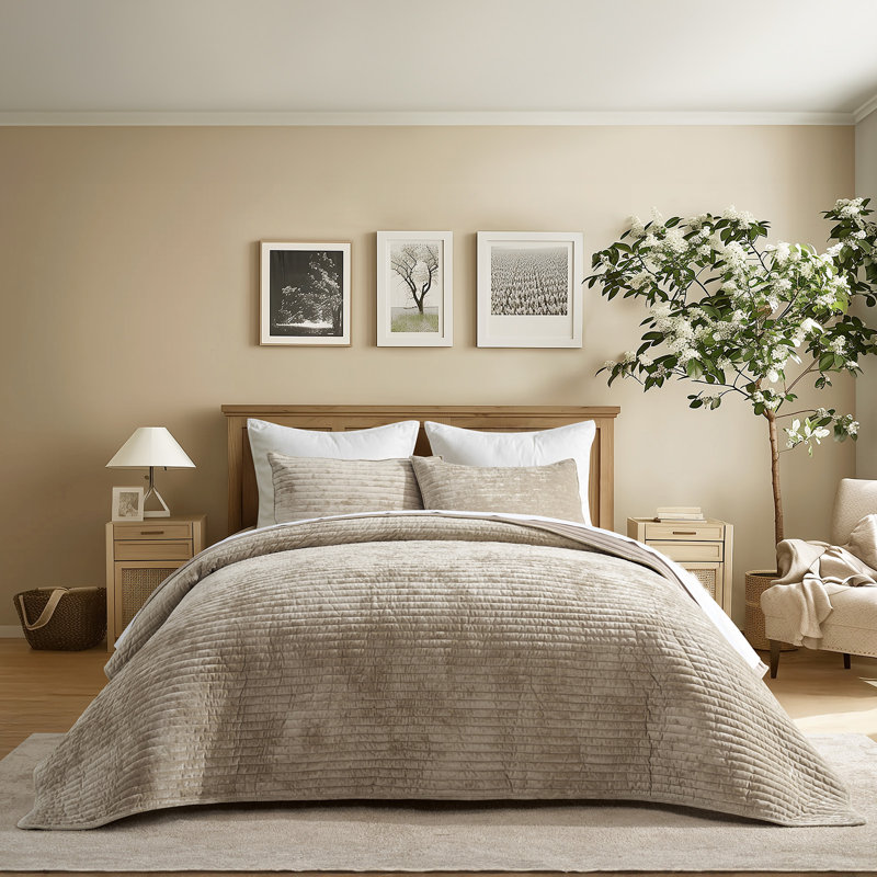 Ensemble de courtepointe Luxe Velvet Channel, Courtepointe très grand + 2 taies décoratives tr, Taupe