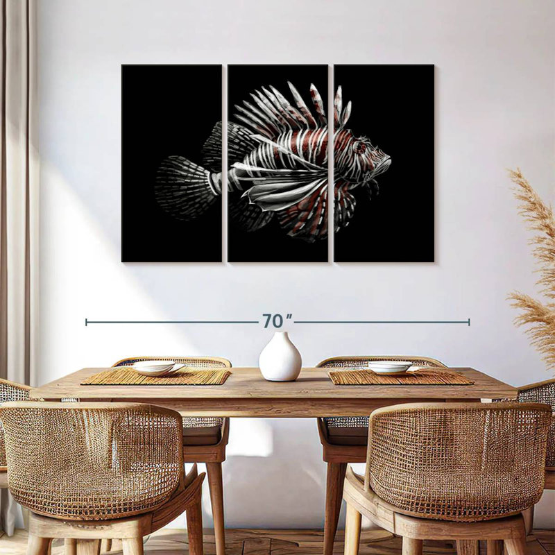 Poisson-lion Brampt sur fond noir, H 36 po x l 57 po