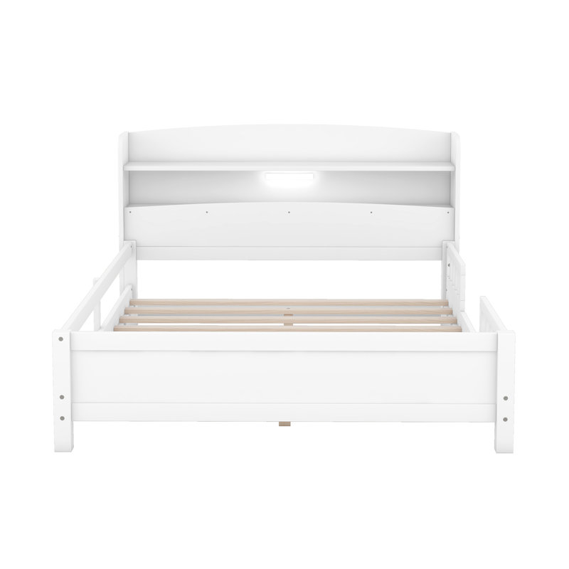 Lit plateforme pratique en bois avec éclairage à DEL intégré, tête de lit avec rangement et garde-corps pour un sommeil confortable et sécuritaire
