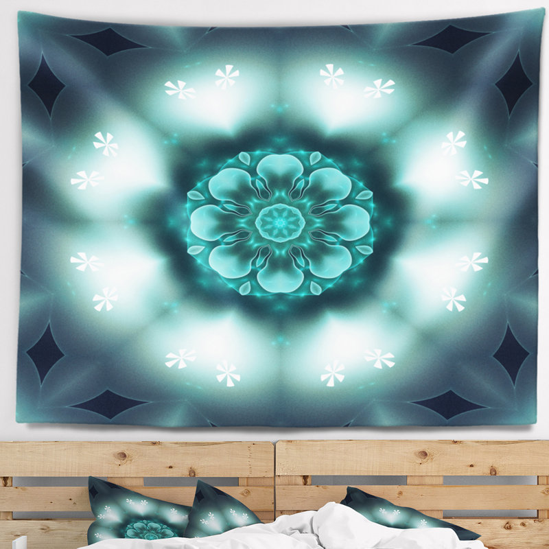 Tapisserie florale en forme de mandala, H 32 po x l 39 po