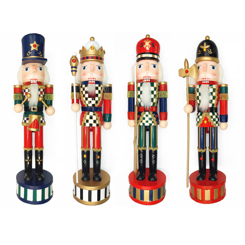 Casse-noisette de Noël le batteur.  Décoration festive classique en bois F07M14-36-N01845D