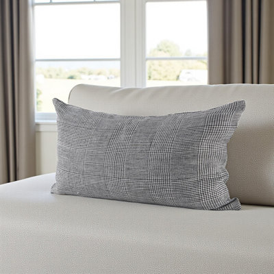 Housse de coussin en lin 14 po x 26 po à chevrons en lin noir et blanc