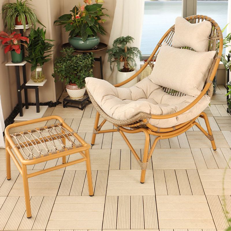 Chaise berçante décontractée en rotin tissé