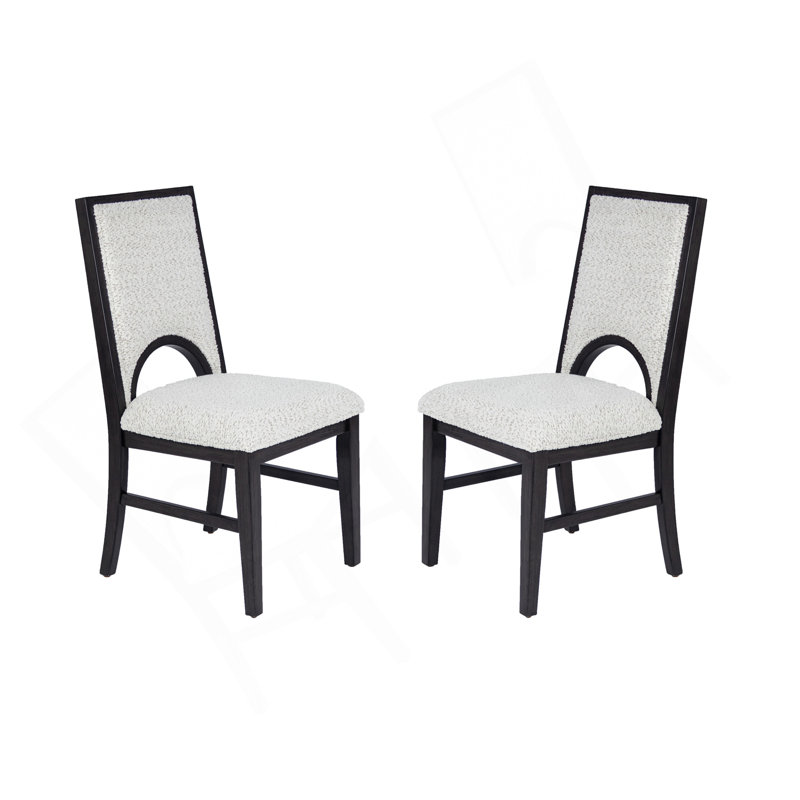 Chaise à découpes arquée en tissu blanc