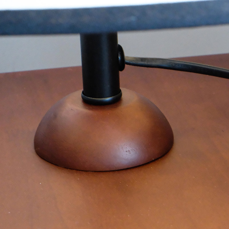 Lampes sur pied en noyer massif