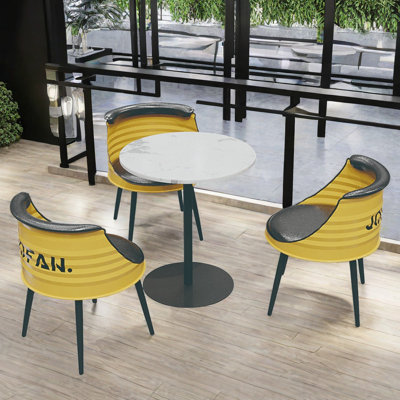 Table et chaises à baril de style industriel