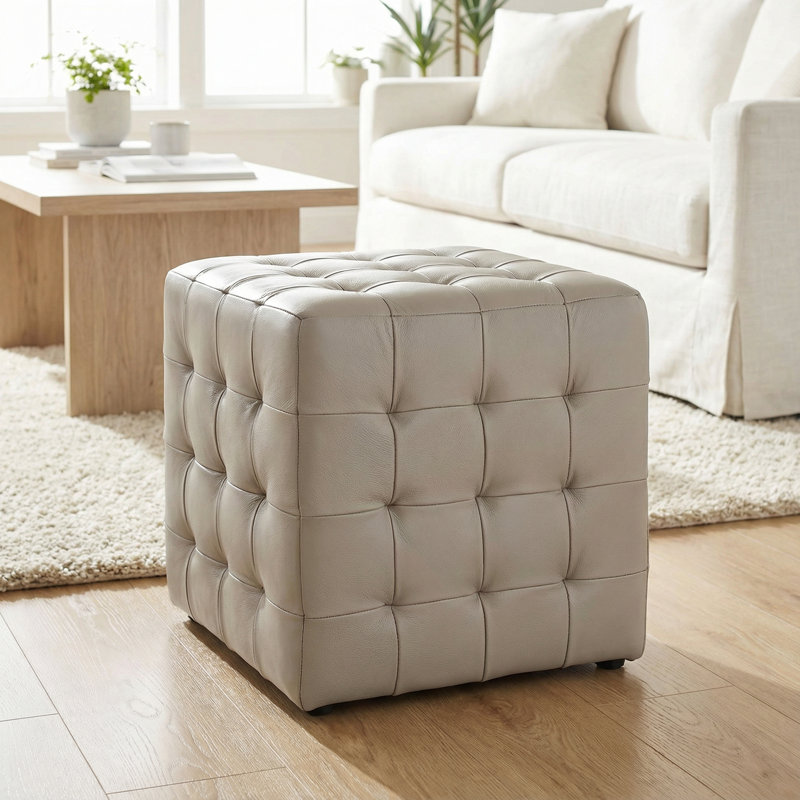 Repose-pieds cubique capitonné 100% cuir véritable Phabian, Gris clair
