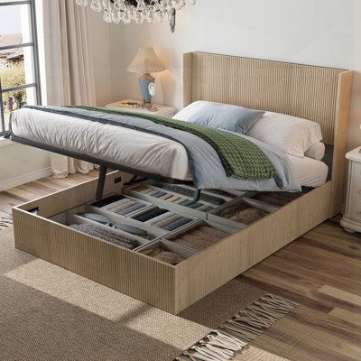 Structure de lit grand format avec rangement de levage rainuré, plateforme à lattes en bois silencieuse pour une utilisation maximale de l'espace et la sécurité.