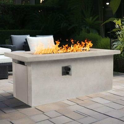 Table de foyer d'extérieur au propane en béton avec armoire de rangement et siège de réservoir de carburant caché H 24 po x l 60 po 60000BTU