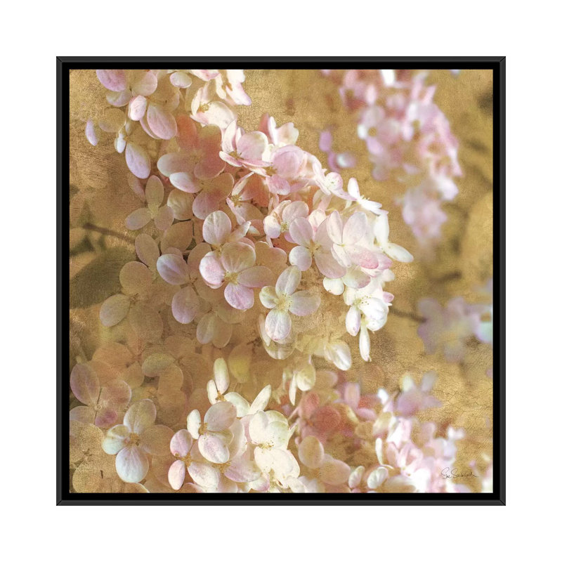 «Gilded Hydrangea I», impression sur toile tendue, H 18 po x l 18 po x P 1,5 po, Toile encadrée noire, Pas de tapis