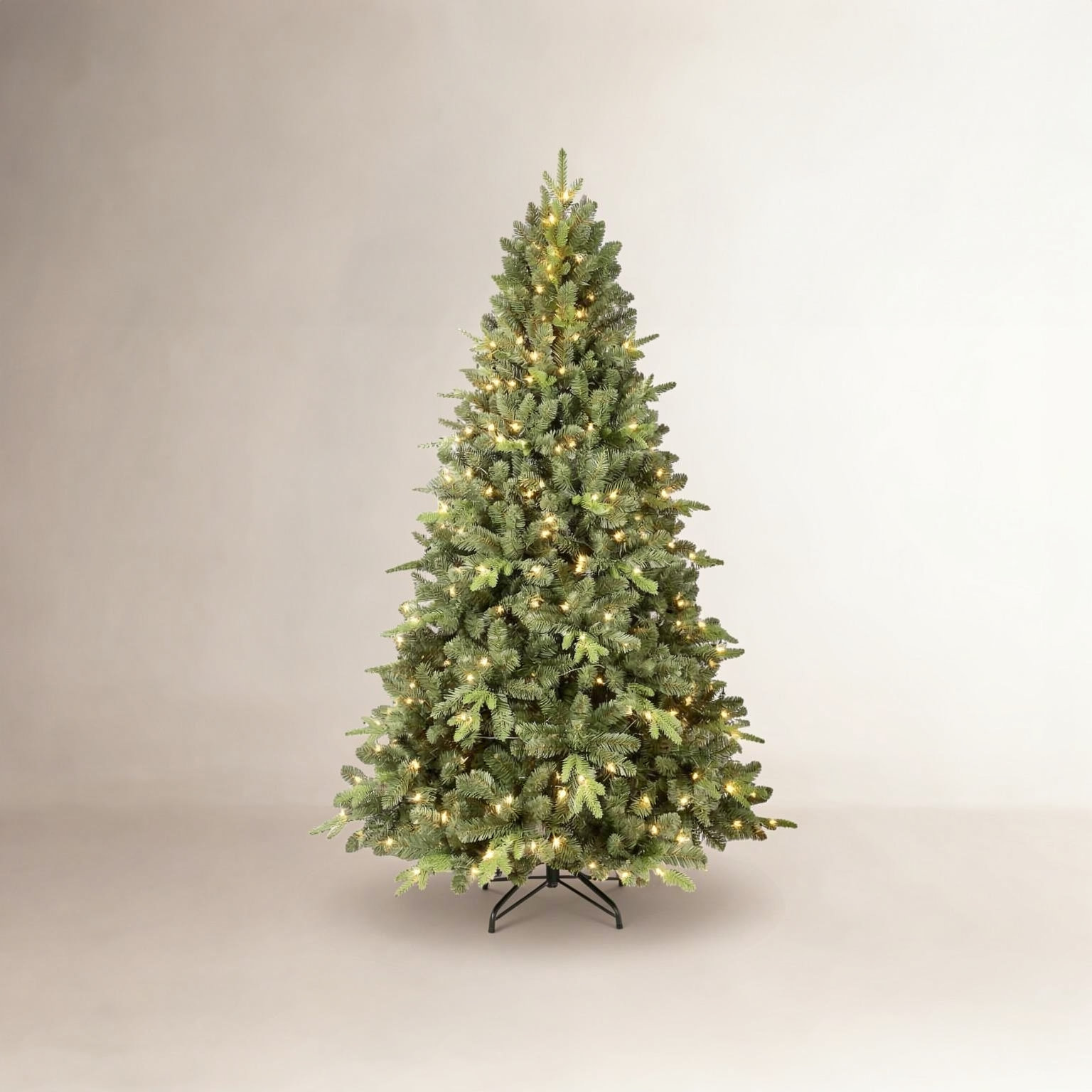 White Pre-Lit Spruce Tree, 4'