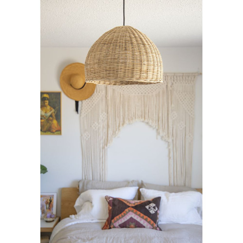Luminaire suspendu en rotin, H 83 po x l 15,5 po x P 15,5 po