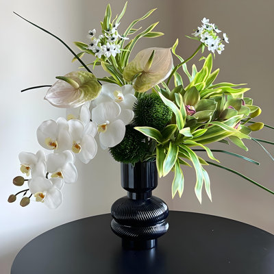 Ornements de fleurs simulées