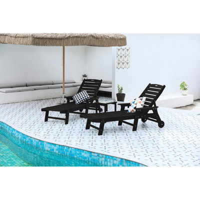 Chaise longue d'extérieur Bessie Of 2 - très grande chaise avec roulettes et porte-gobelet pour piscine, terrasse, bord de piscine