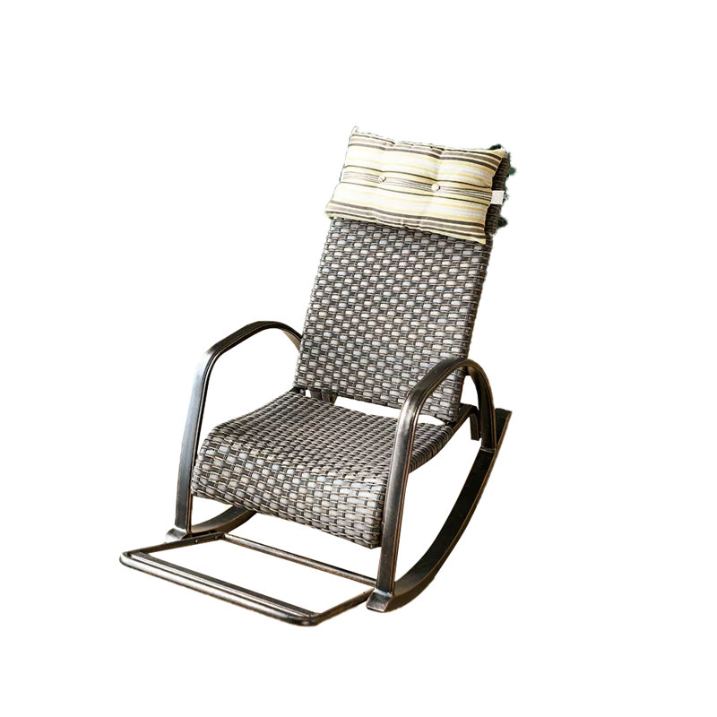 Chaise berçante en rotin pour usage domestique